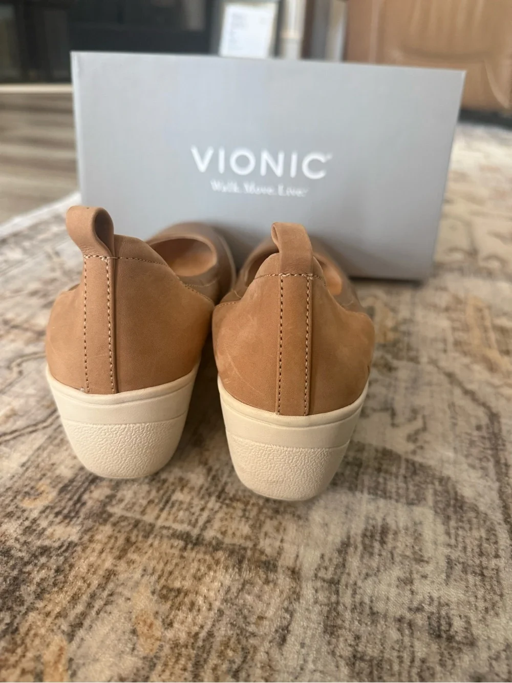 Vionic smooth brown
